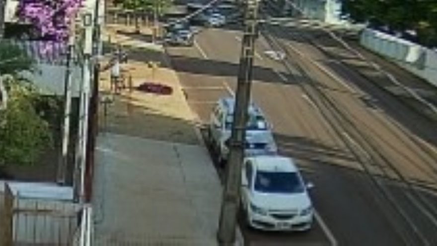 Capotamento é registrado em colisão no Centro