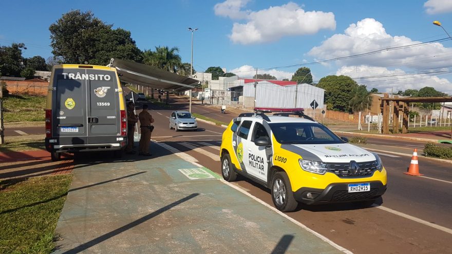 Polícia Militar realiza operação de trânsito na Avenida Brasil