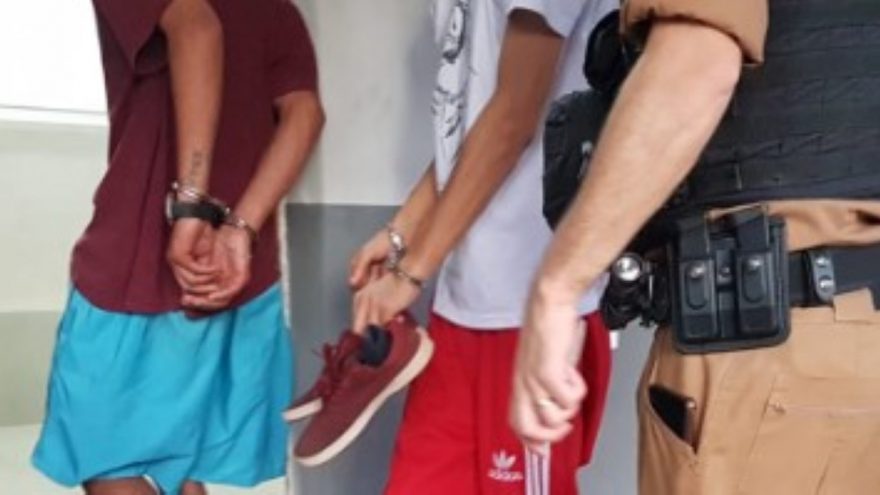 Dupla envolvida com drogas é detida pela Polícia Militar