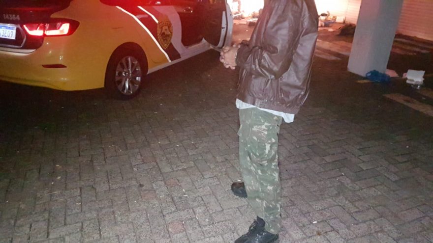 Homem que teria sido condenado por tráfico é detido por estar em posse de motocicleta com ligação direta