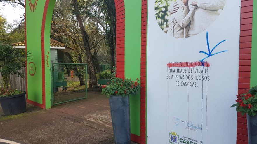 Parque Tarquínio amanhece vandalizado