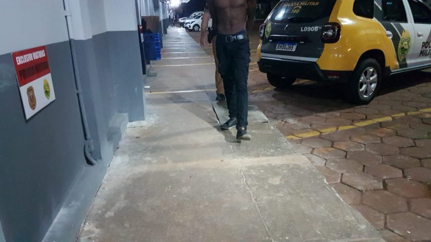 Haitiano é preso após ingerir bebidas e comida em mercado e não ter dinheiro pra pagar