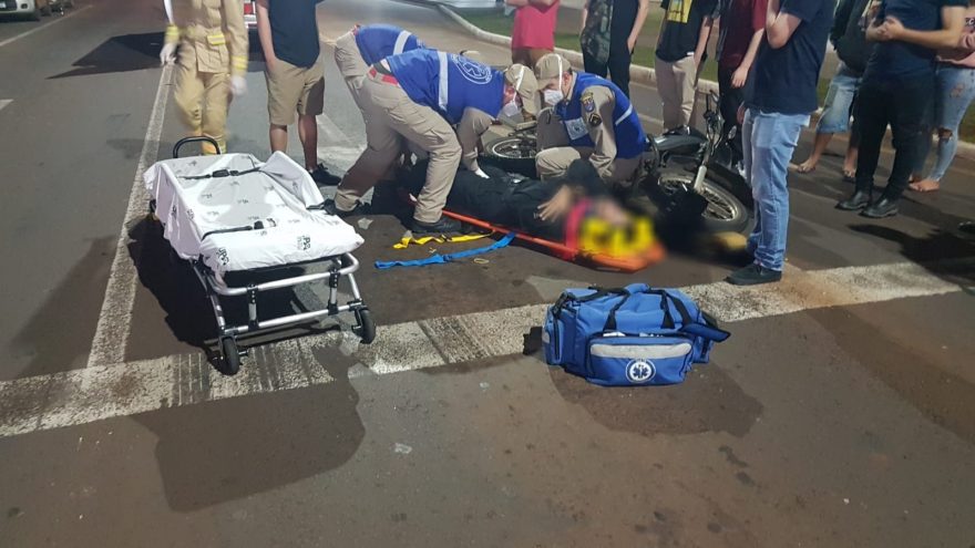 Motociclista fica ferido após colisão de trânsito na Av. Brasil