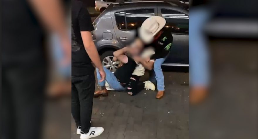 Briga entre “cowboys” termina com mata-leão na Rua Pio XII
