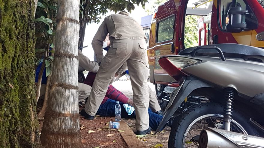 Motorista bate em ciclista e foge após acidente no Centro