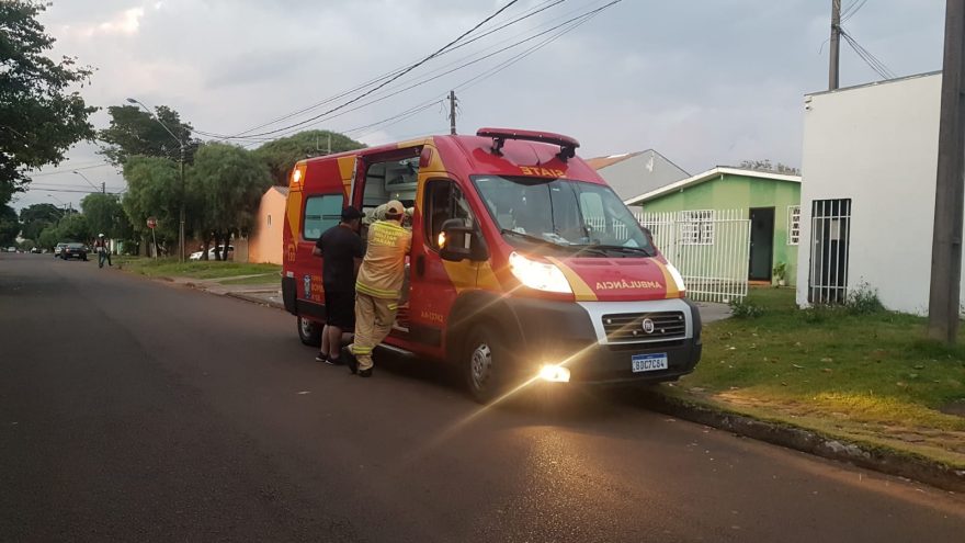 Mulher sofre fratura em colisão envolvendo moto e bicicleta