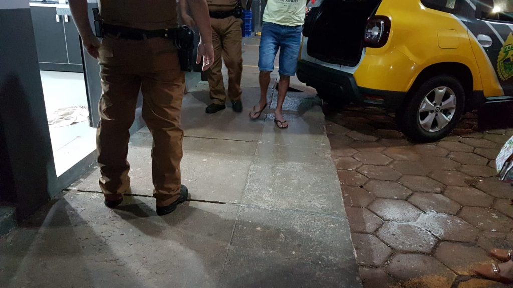 Após entrar em vias de fato com mulher, indivíduo é detido