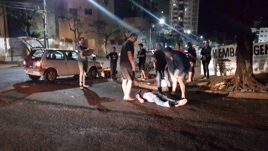 Motociclista fica ferido em forte colisão no Centro
