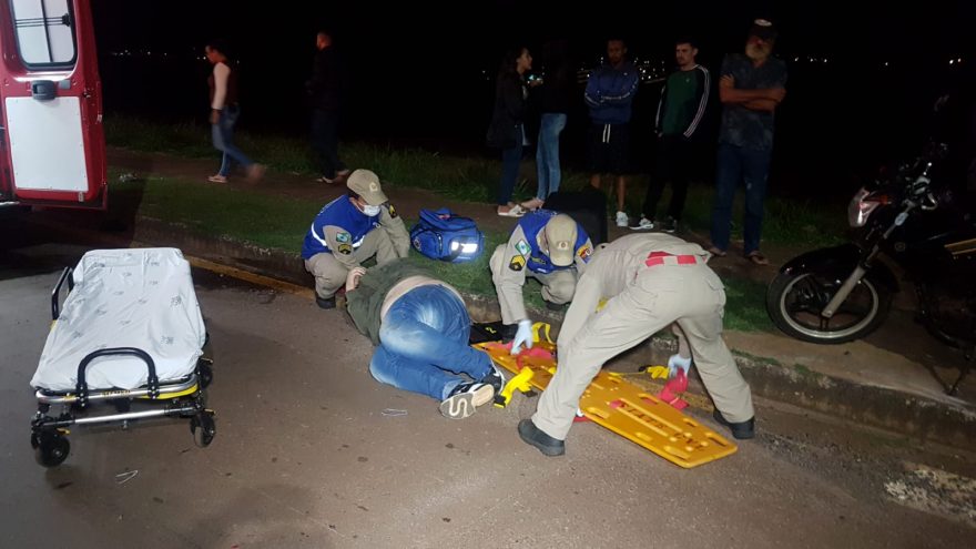 Motoboy se fere em acidente na Avenida das Pombas
