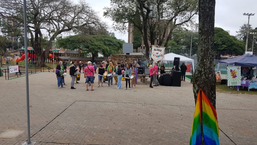 Evento de queimada movimenta comunidade LGBT na Praça Wilson Joffre