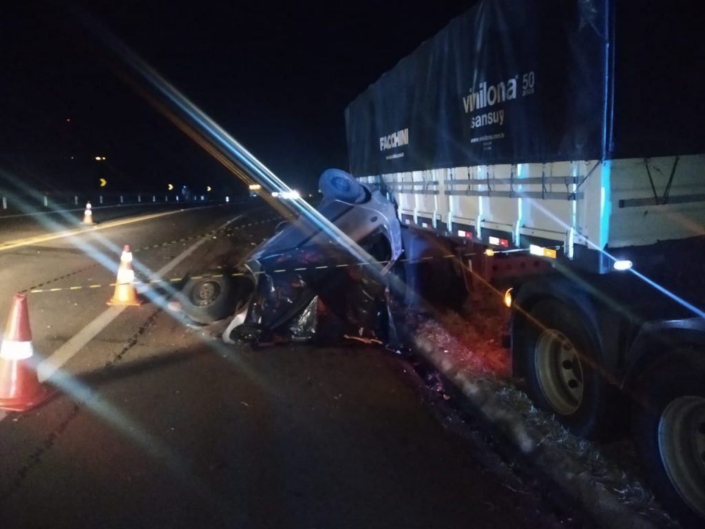 Homem morre em grave colisão frontal entre Palio e caminhão na BR-277 em Nova Laranjeiras