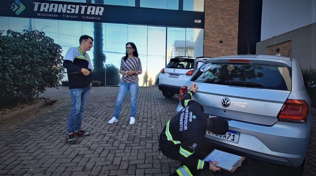 Transitar cadastra a primeira motorista de aplicativo em Cascavel
