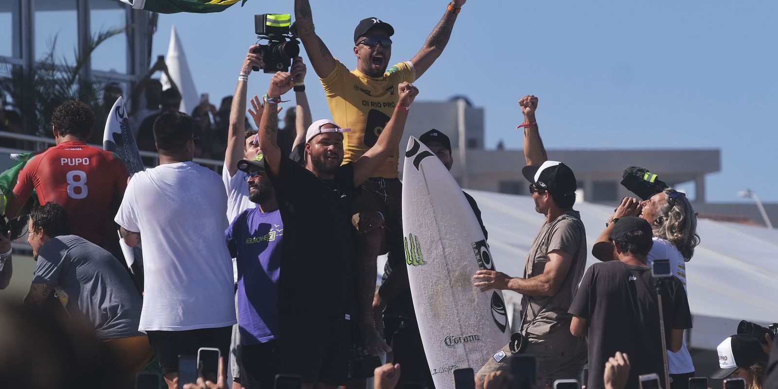 Filipinho é tetra e estreante Samuel Pupo vice na etapa Rio Pro da WSL