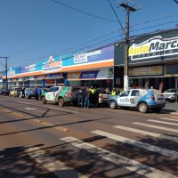 Imagem referente a Manifestação de lojistas de carro gera confusão na Avenida Brasil, no São Cristóvão