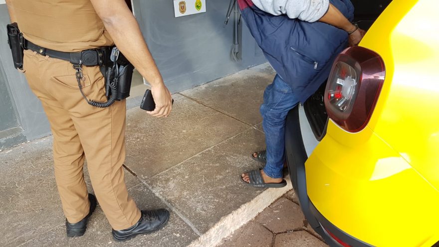 Homem com mandado de prisão em aberto é detido por após tentativa de furto de veículo