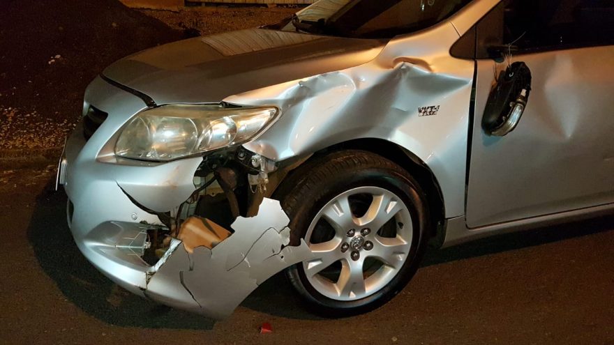 Jovem motociclista fica ferida após colisão na Rua Nereu Ramos