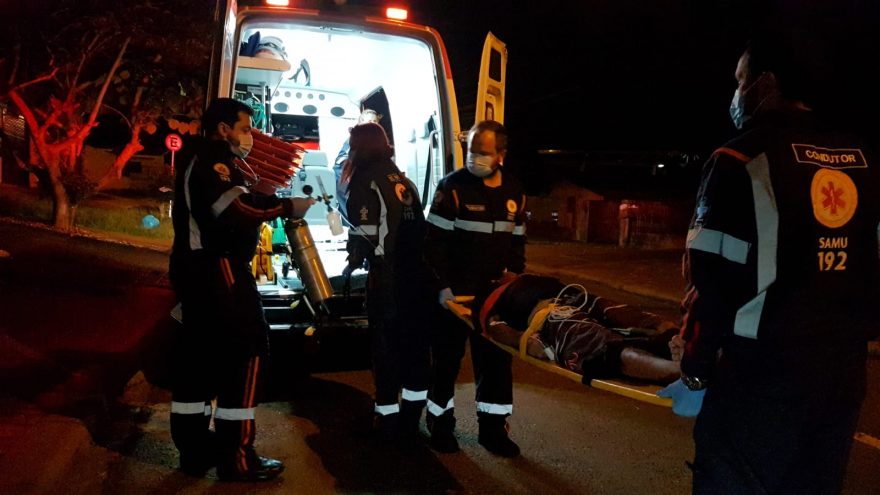 Homem convulsionando é salvo pelo SAMU no Bairro Santa Cruz