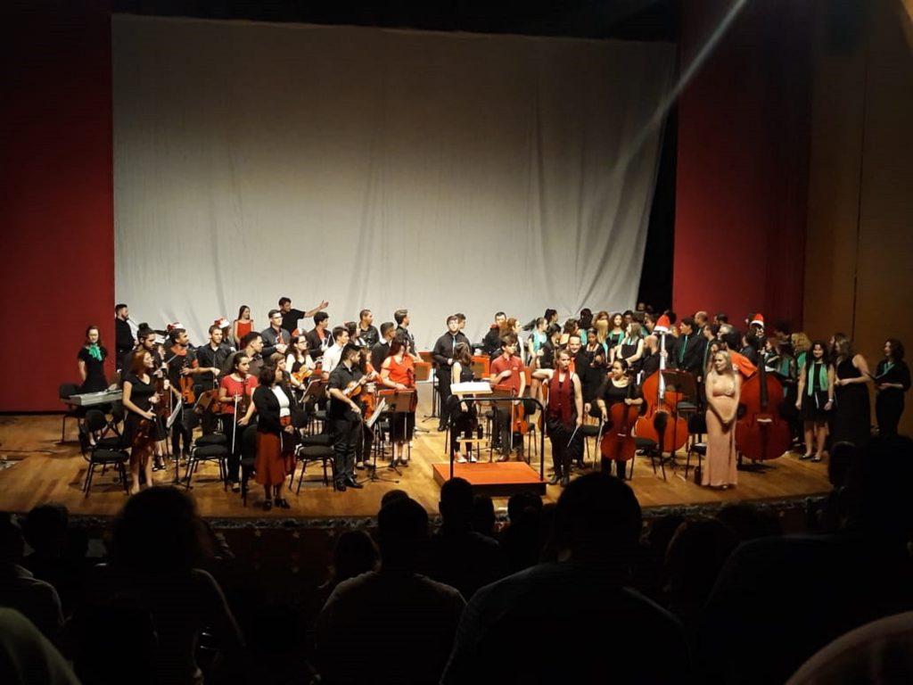 Mais de 130 artistas se reúnem para apresentar “Volta ao mundo da cultura brasileira” no Teatro Municipal
