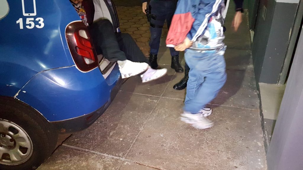 Adolescentes são apreendidos com 21 pedras de crack ao lado do Terminal Oeste, em Cascavel