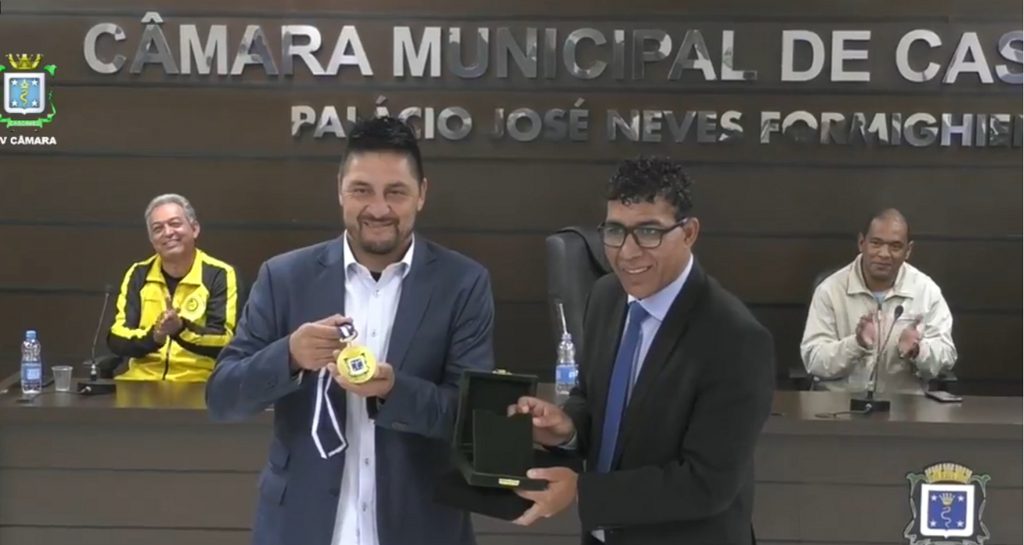 Cristiano Ávalos dos Passos, jogador natural de Cascavel que já foi campeão brasileiro é homenageado na câmara