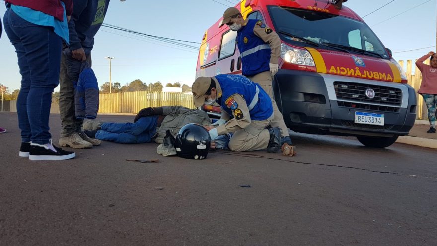 Motociclista tem lesões graves após se envolver em acidente na Rua Europa