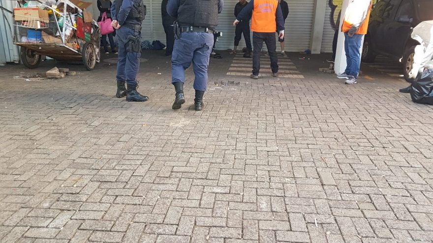 Guarda Municipal e Defesa Civil fazem ação com moradores de Rua no Centro