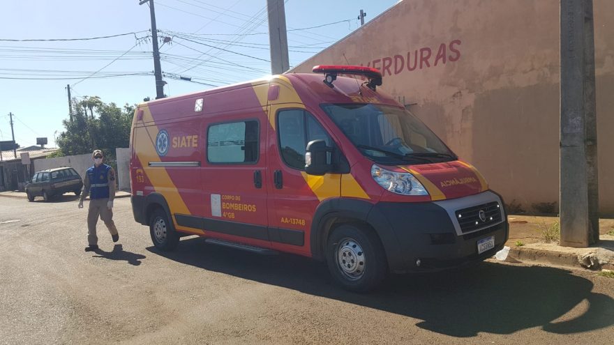 Mulher fica ferida ao cair em banheiro de residência no Interlagos