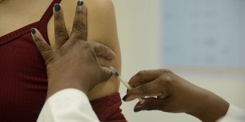 Imagem referente a Covid-19: Brasil registra 291 óbitos e 75,1 mil casos em 24 horas