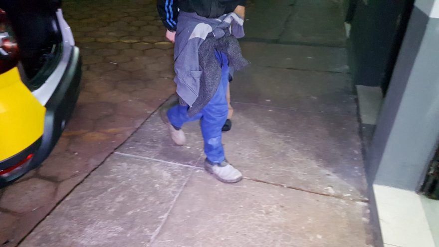 Indivíduo é detido após tentar furtar esquadrias de alumínio em Centro Universitário no Santa Cruz