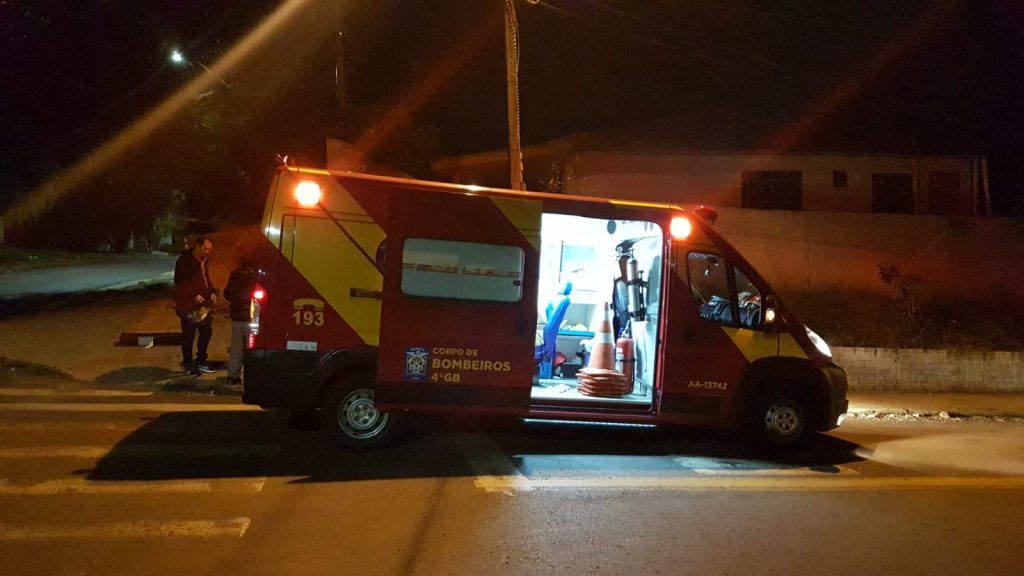 Homem de 43 anos fica ferido ao cair de moto no Bairro Santa Cruz