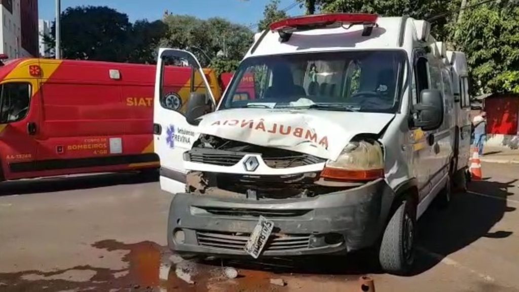 Ambulância estava transportando paciente que inspirava cuidados; veja a nota emitida pela empresa Ambulância estava transportando paciente que inspirava cuidados; veja a nota emitida pela empresa