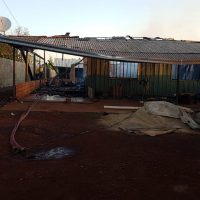 Casa é consumida por incêndio em Cascavel Imagem referente a Casa é consumida por incêndio em Cascavel
