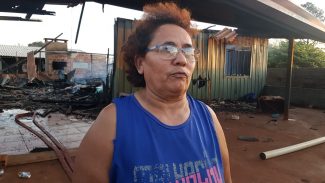Após casa pegar fogo, moradora diz que irá precisar de ajuda