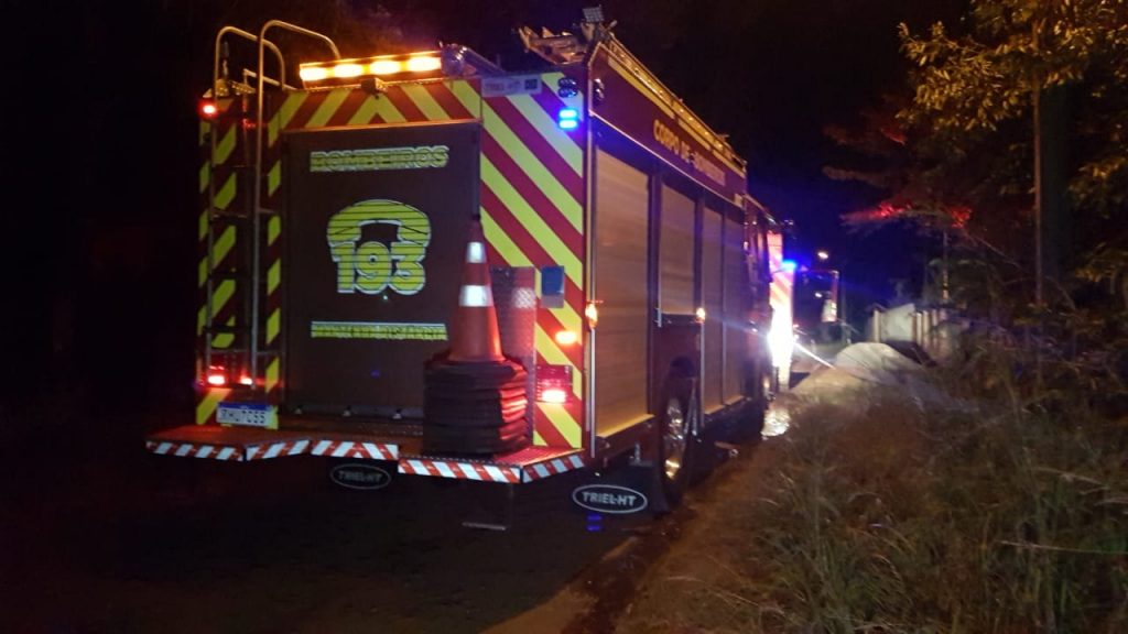Princípio de incêndio é controlado pelos Bombeiros no Lago Azul