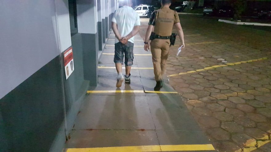 Armado com facão, PM encaminha homem à delegacia pelo crime de dano e ameaça