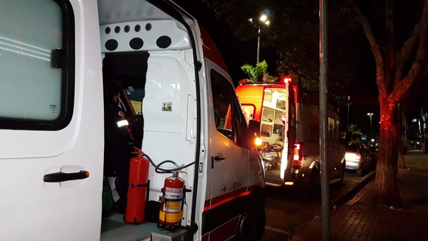 Jovem é atendido pelo SAMU com quadro de convulsão, no Bairro Coqueiral