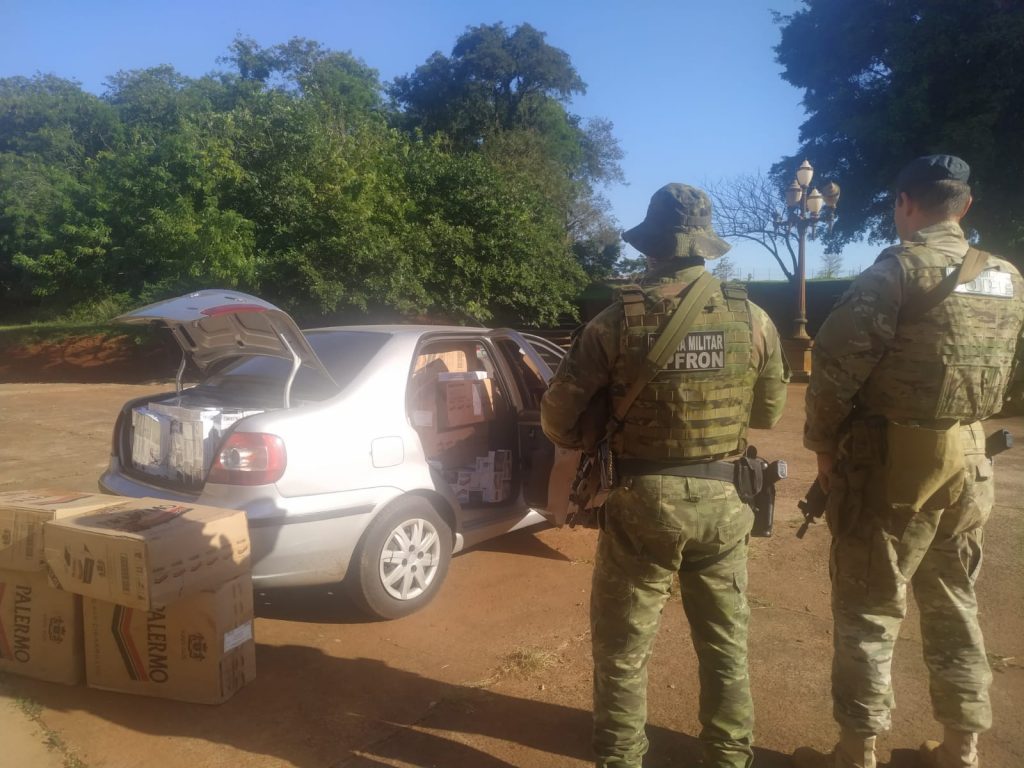 Carro carregado com mil pacotes de cigarros contrabandeados é apreendido
