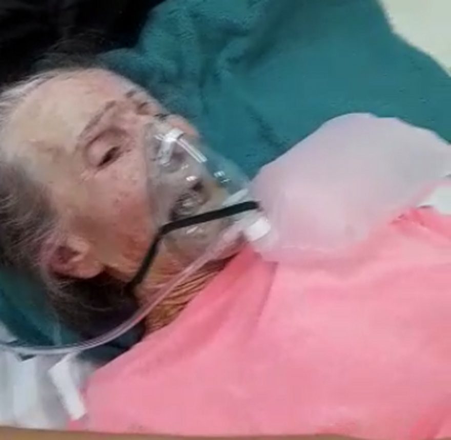 “Minha mãe está sofrendo muito” diz filha de idosa que aguarda leito há 14 dias