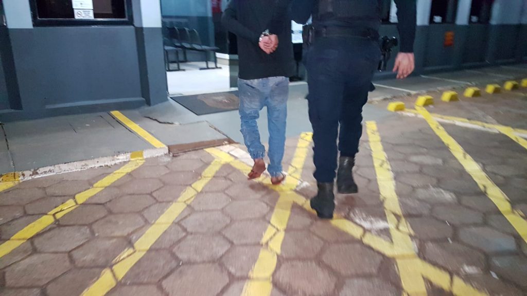 Homem furta R$ 90 em barras de chocolate e é detido pela Guarda Municipal