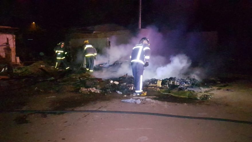 Bombeiros apagam incêndio ambiental no Brasmadeira