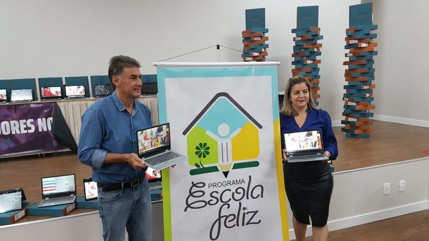 Programa TEC Escola entrega mais de dois mil computadores a crianças da rede municipal de ensino