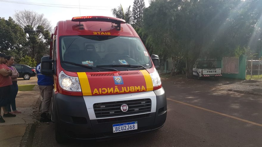 Homem fica ferido ao cair de moto no Santa Felicidade