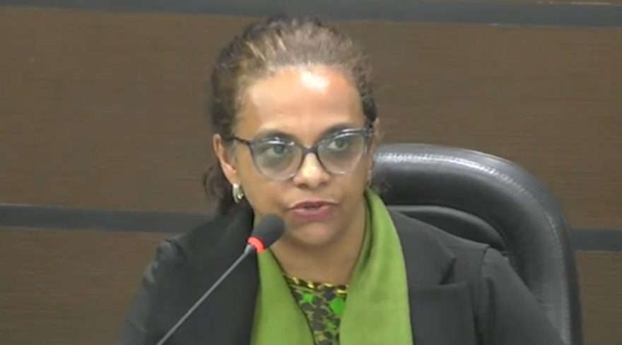 Vereadora Beth Leal explica voto contrário para a Mesa Diretora da Câmara; confira