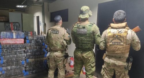 Forças de segurança apreendem embarcação carregada com 1,5 toneladas de maconha em Pato Bragado Imagem referente a Forças de segurança apreendem embarcação carregada com 1,5 toneladas de maconha em Pato Bragado