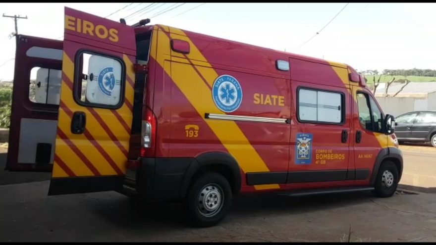 Homem de 71 anos é socorrido após sofrer queda de escada