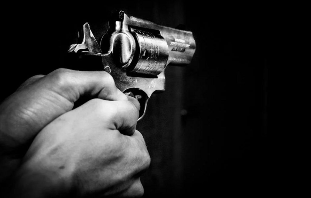 Empresário e filha ficam feridos após disparo de arma de fogo