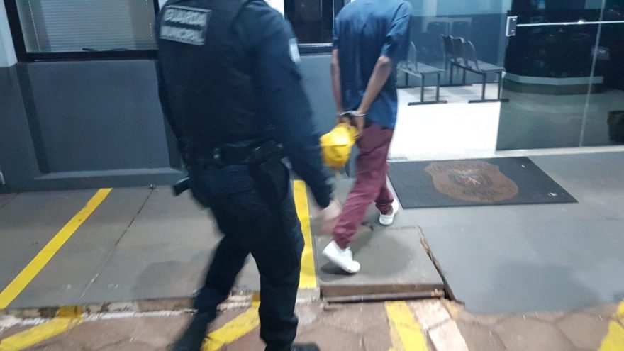 Guarda Municipal e Transitar detém indivíduo e recupera veículo com registro de furto