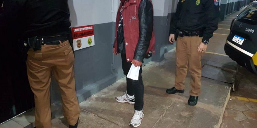Homem com mandado de fiscalização de tornozeleira eletrônica vencido é orientado para a retirada do dispositivo