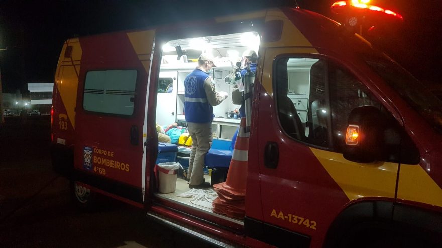 Homem sofre queda em posto de combustíveis na BR-277 e é atendido pelo Siate
