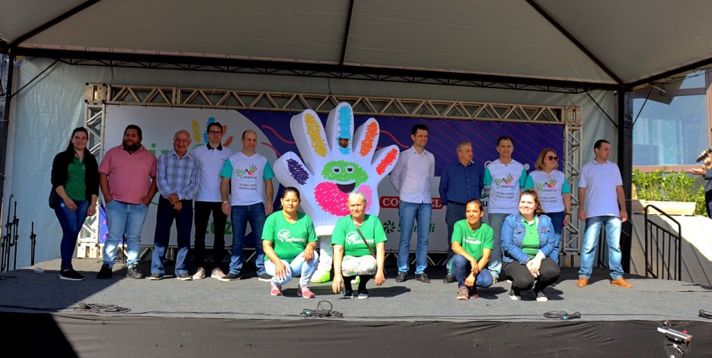 Sicoob Credicapital realiza ações e ajuda famílias carentes na região oeste e centro-oeste do PR